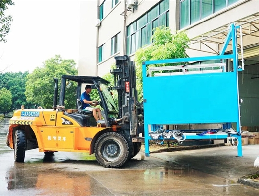 以“智”提質(zhì)再升級(jí)——美利康引進(jìn)現(xiàn)代化大型吸塑設(shè)備，實(shí)現(xiàn)品質(zhì)與效率雙躍升